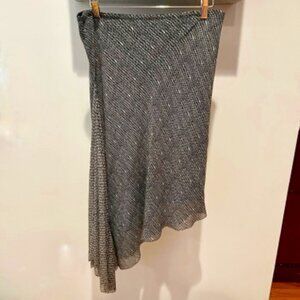 MAX STUDIO - skirt Size M 100% silk. Black &  white
